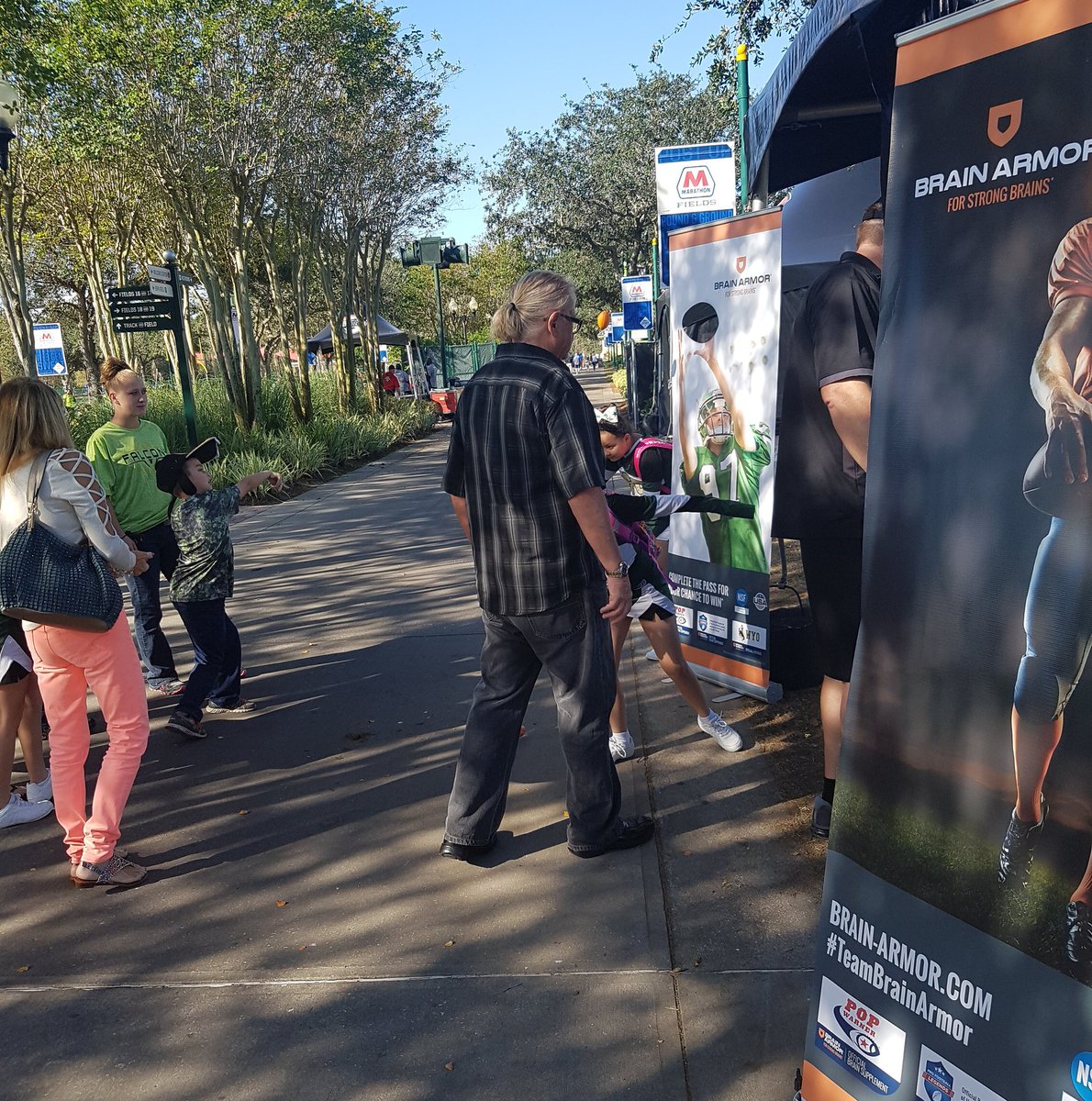 Brain_Armor's tweet photo. The kids are loving the #BrainArmor booth at the @Pop_Warner Super Bowl!

#PopWarnerSB #PWCheer30 #PWDance30 https://t.co/N73UVsXsmk