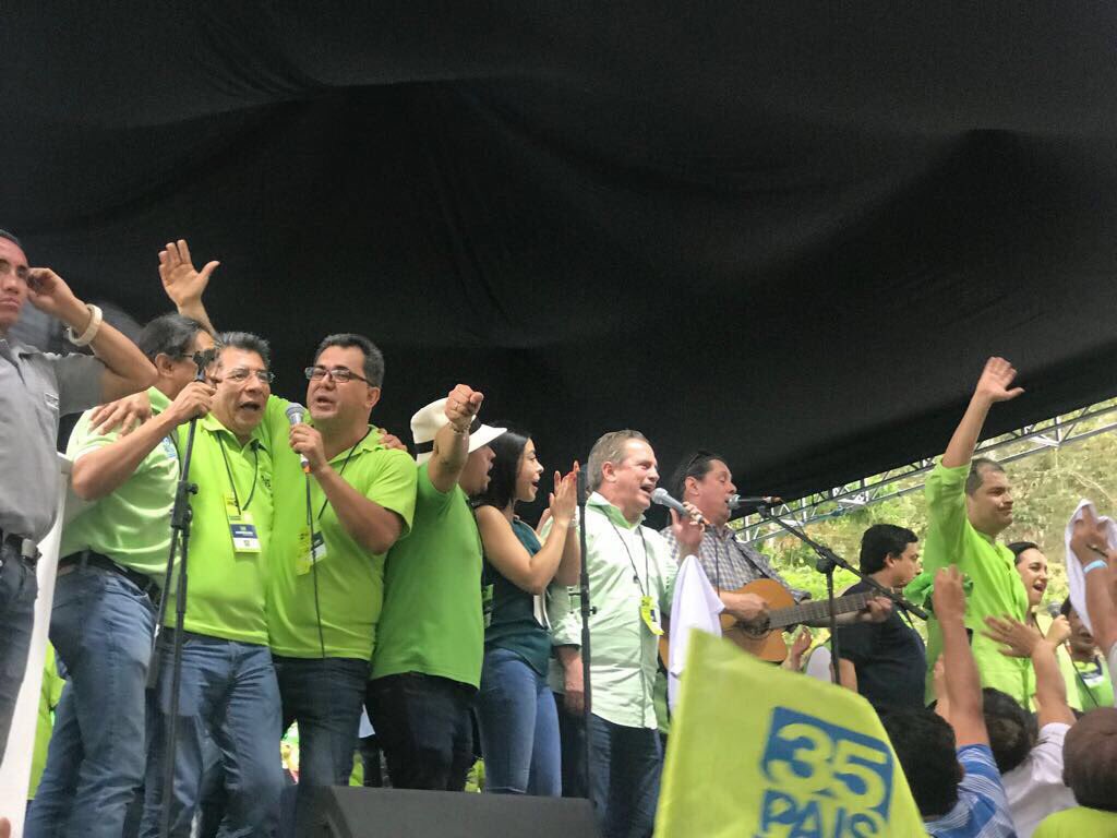 virgiliohernand's tweet photo. “Si creen que AP es solo un casillero, un  símbolo o una bandera se equivocan, el verde es el del país, es la historia de la Revolución Ciudadana por la transformación y el socialismo”
Comparto mi intervención en #VIIConvenciónPAIS 

https://t.co/hdPxLtf3Fv https://t.co/Y1hY9rki4W