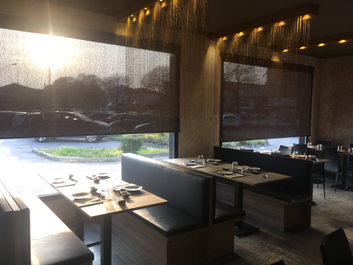 tendeonline's tweet photo. Un ambiente già elegante e di tendenza viene riscaldato da protezioni solari d'arredamento - presso  Sanshi Treviso  #tol #latuasceltadidesign #tendearullo #tendedainterno #treviso #italia #tendeonline https://t.co/IOFizJU0Kk