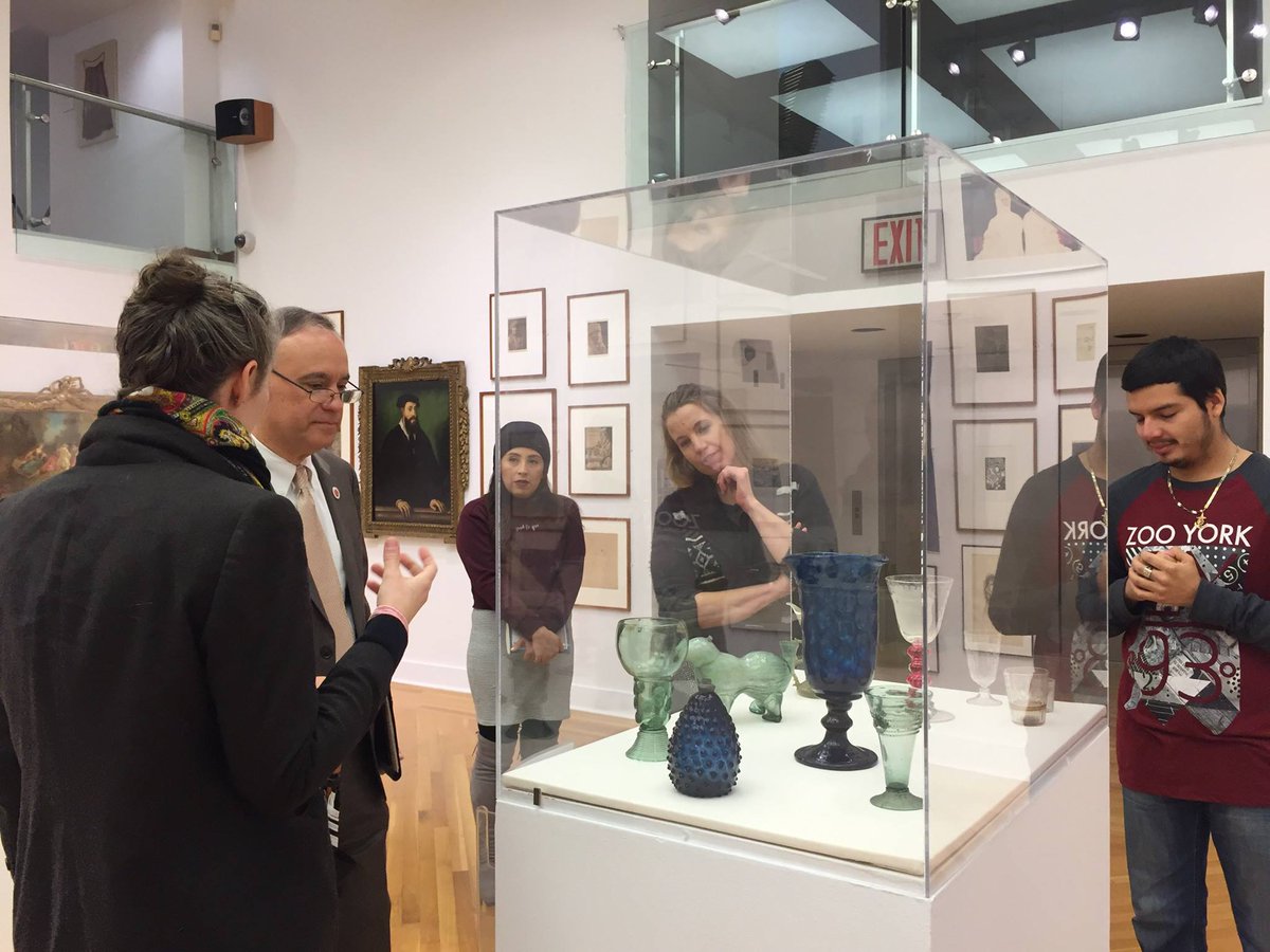 GodwinTernbach's tweet photo. More
Sharing these photos from last year when President Félix Matos Rodríguez visited the museum during our free hour tour #gtm #freehourtour #qcart #gtmcollection @QCToday https://t.co/6cVj6pRTS0