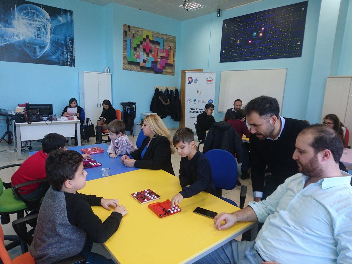 KucukcekmeceRAM's tweet photo. Fark Et Geliştir Geleceği Değiştir projesi 'Akıl Oyunları Turnuvası ' 20 pilot okulun katılımı ile Küçükçekmece Çocuk Üniversitesi'nde gerçekleşti. @istkaorgtr @harun38kaya @Kucukcekmecemiz @izuniversite #Çocuklarlaİstanbul @istanbulmem https://t.co/bSnELjfwGL