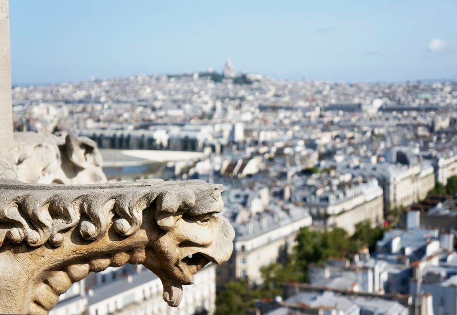 Souvenir d'une très belle journée d'été avec l'une des plus belles vues de Paris. Cliquez et rendez-vous tout en haut de la Tour Saint Jacques : bit.ly/2kneRs6 #paris #pointofview #likeatourist