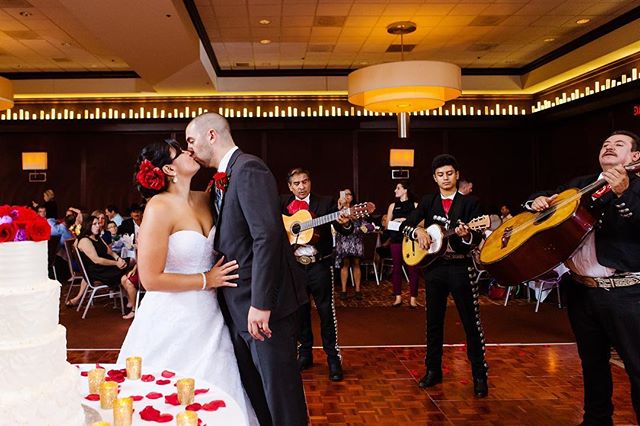 InterContinental MKE (@interconmke) on Twitter photo Married at The Intercontinental ❤️🌺🎶 #WeddingWednesday (📷: @front_room_photo via <a href="/marriedinmke/">Married In Milwaukee</a>) Married at The Intercontinental ❤️🌺🎶 #WeddingWednesday (📷: @front_room_photo via <a href="/marriedinmke/">Married In Milwaukee</a>)