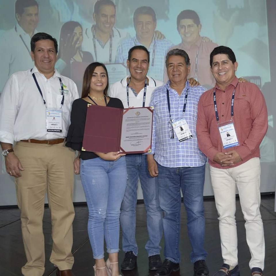 sabanetapdama's tweet photo. Comparto la mención de honor recibida en el Encuentro Nacional de Municipios 2017 realizado en la ciudad de Neiva. 

Cada día más comprometida con el bienestar y calidad de vida de la primera infancia y los adultos mayores de nuestro Municipio. https://t.co/KR5AMIBtZH