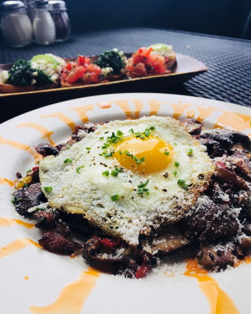 An "egg"-cellent way to enjoy a Wednesday is at Stellinos savoring a delectable array of roasted mushrooms lightly sautéed in a garlic-herb butter and sprinkled with Pecorino Romano 🍳 ift.tt/2iYyczE