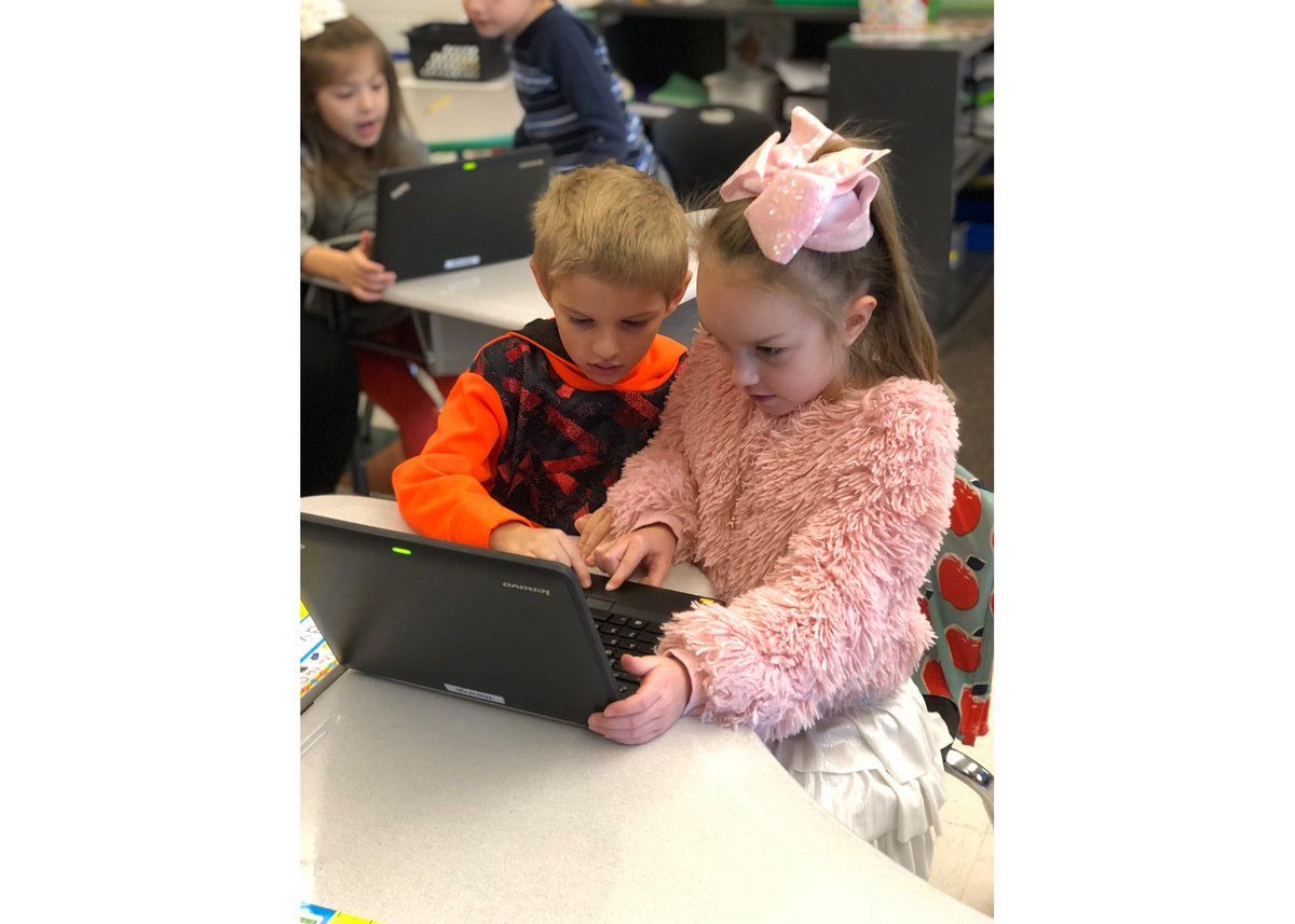 LauraMoss_79's tweet photo. Presented an Hour of Code to Anna's 1st grade class today...Because, Coding is COOL! @codeorg #HourOfCode2017 #HourofCode @Homer33c https://t.co/9NNLbWkoG0