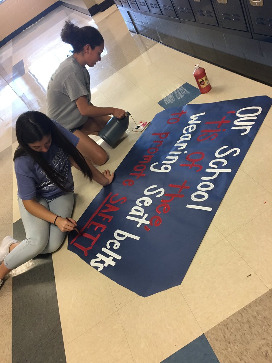 Gaither_BOTB's tweet photo. Some of our amazing student Senators working on banners for our wonderful #BattleOfTheBelts campaign! #CowboysForSeatBeltSafety 🚙🐎 https://t.co/n0AL2OgWAc