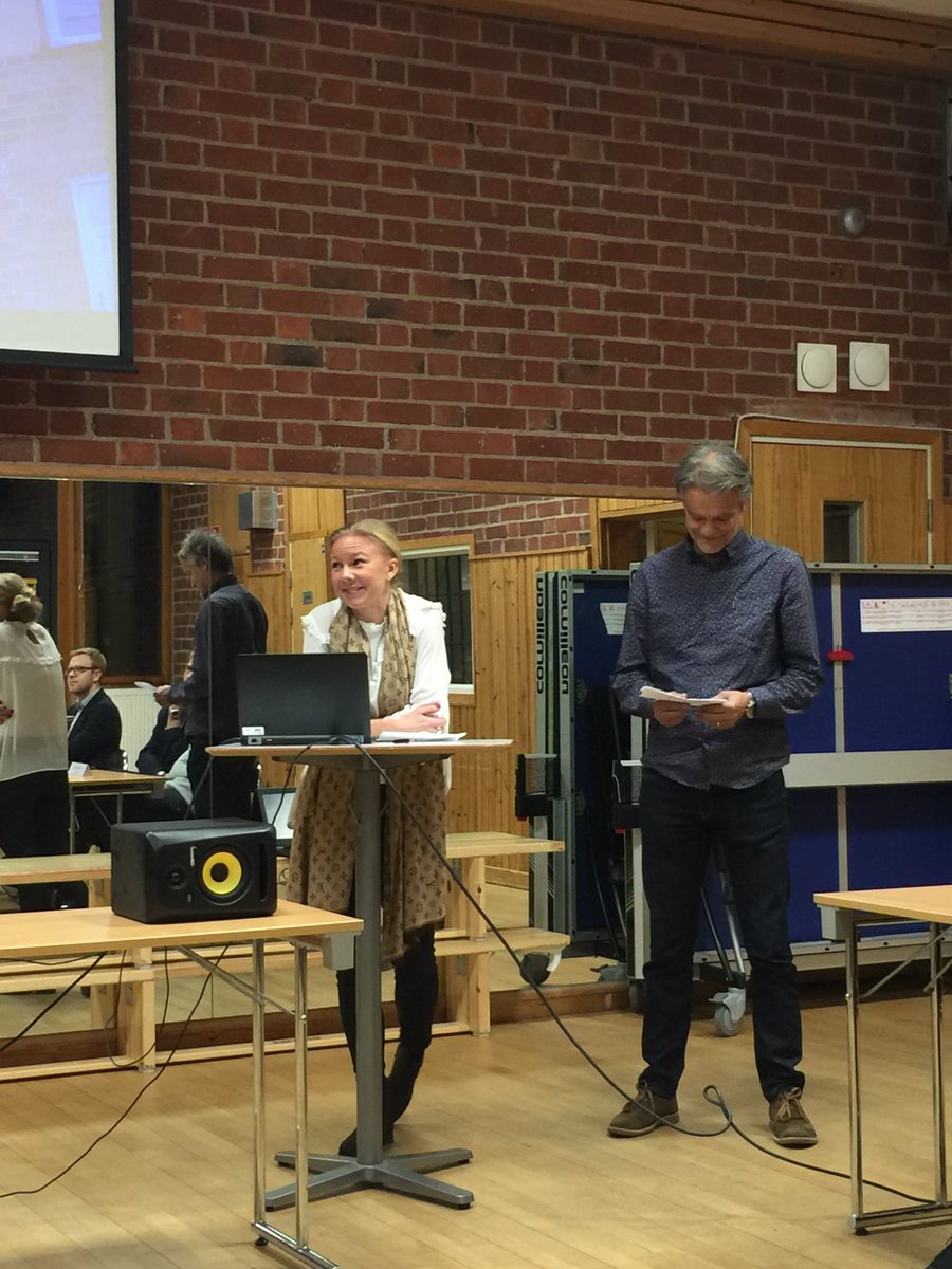 Broman1Daniel's tweet photo. Idag KFN. Våra duktiga enhetschefer @OlleTahlen @13i79w8DMGWkUaM och @RonnieGustafso3 presenterar verksamheten efter introduktion av @HedstromCarina. @K_skol dokumenterar #lidskol #LKF https://t.co/UXAZsLrlC0