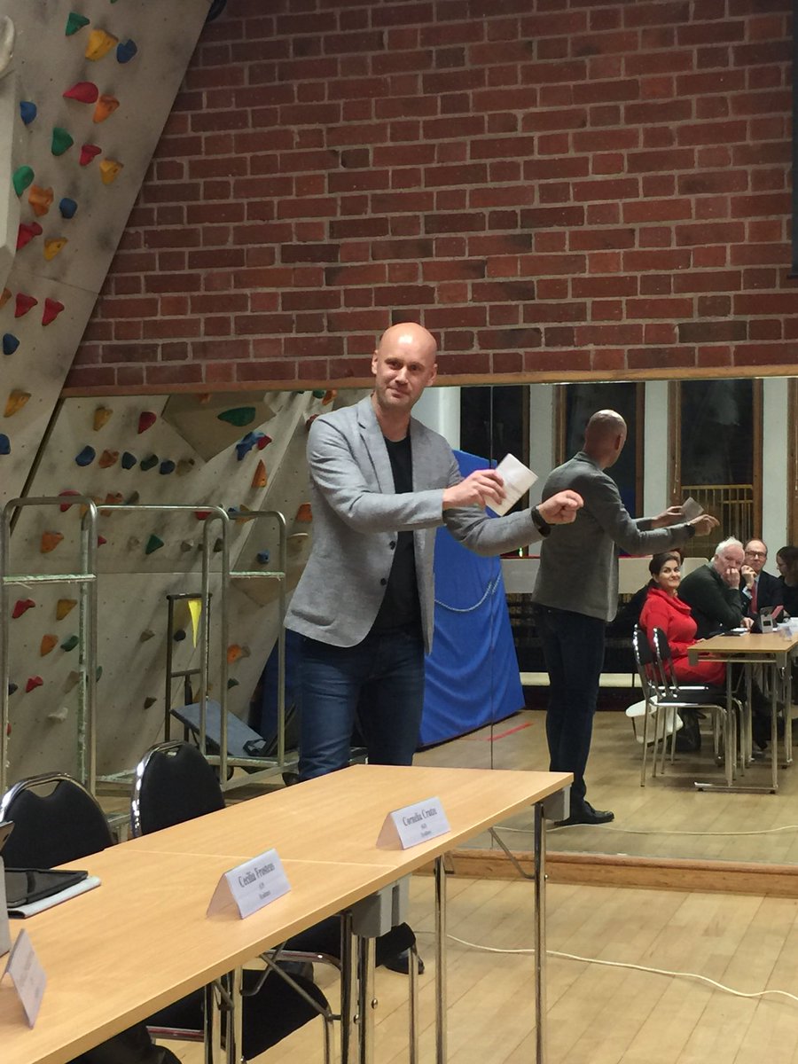 Idag KFN. Våra duktiga enhetschefer <a href="/OlleTahlen/">Olle Tahlen</a> @13i79w8DMGWkUaM och <a href="/RonnieGustafso3/">Ronnie Gustafson</a> presenterar verksamheten efter introduktion av <a href="/HedstromCarina/">Carina Hedström</a>. <a href="/K_skol/">Åke Sköld</a> dokumenterar #lidskol #LKF