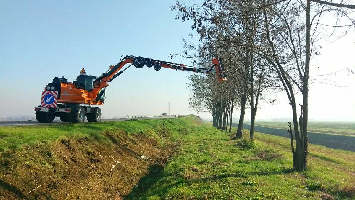 Energreenspa's tweet photo. Belle mise en route d'une ILF B2000 en Italie pour notre client Francais.
#ILFb2000 #PorteOutilsProfessionnels #Automoteurs https://t.co/kiI2bHo5FA