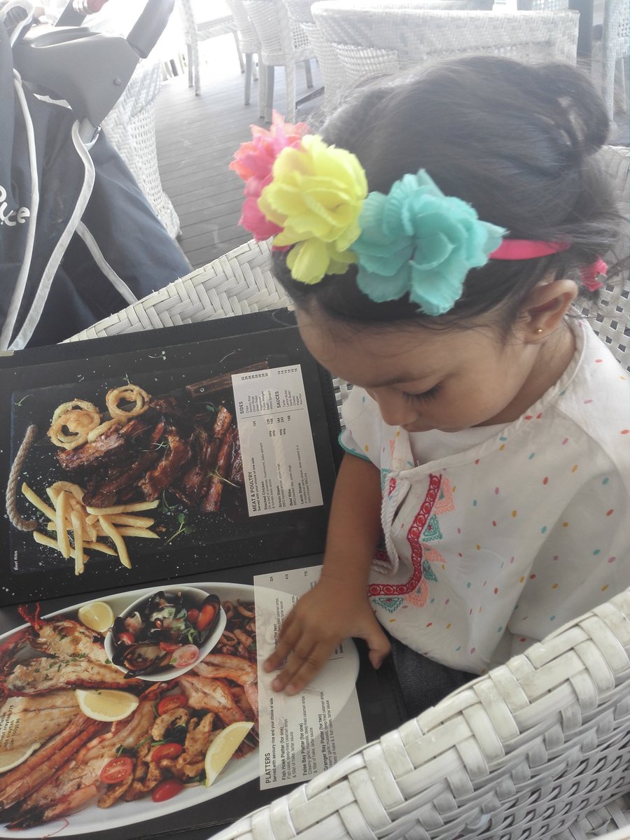 LittleMMBlog's tweet image. Summer holidays are the best when I get to cherish more time behind a resturabt table with my kid instead of being behind a office desk ! #bankmysummer5