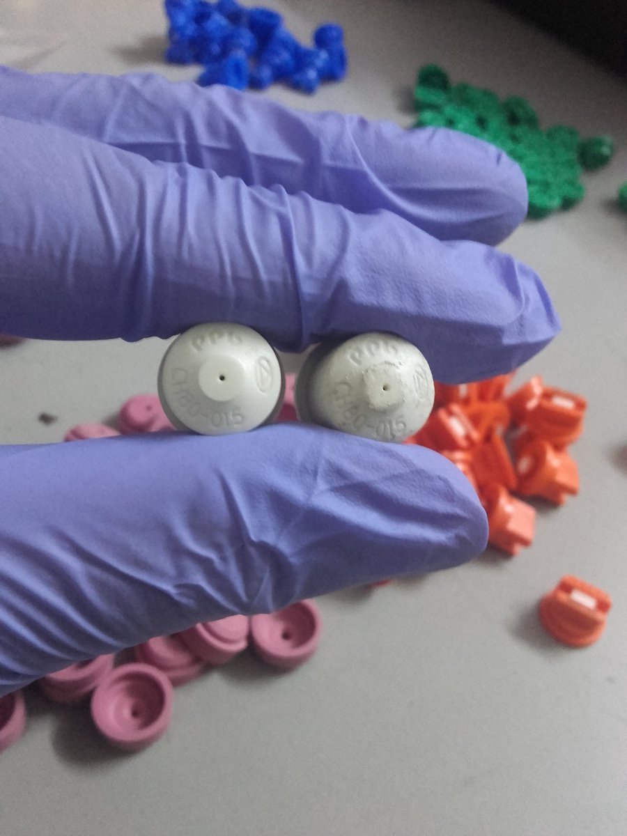 Recuerden cambiar las pastillas cuando el caudal (litros/min) supera en un 10% al que indica el fabricante. Foto: a simple vista el tamaño del orificio se ve igual, pero hay un 22% de diferencia en caudal.