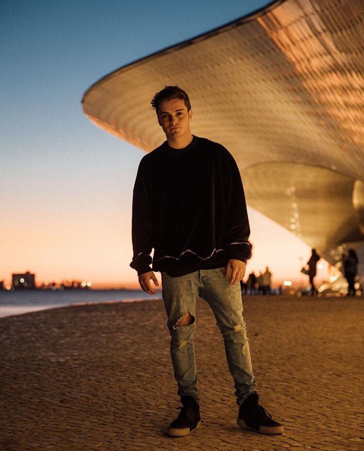 LoveGarrix18's tweet photo. hello twitter friends. So many months away but I returned. Greetings to all the garrixers of heart, kisses. 😍☺️😘 https://t.co/SpsLsVZ4yJ