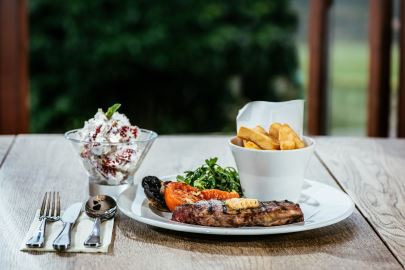 plasderwen's tweet photo. Woohoo! its steak night! enjoy an 8oz rump steak and a dessert of your choice for Β£15! #freepud #steaknight https://t.co/WdIgqr3dLC