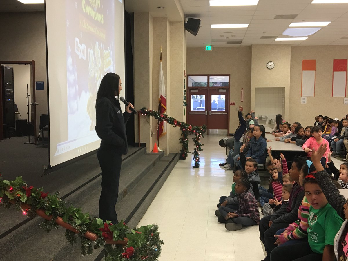 CALFIRERRU's tweet photo. A big #SPARKOFLOVE shoutout to May Ranch Elemantary School Mustangs, who generously donated over 325 toys to our Spark of Love Toy Drive! THANK YOU!!! #mayranch #CALFIREservingCA Photos: CAL FIRE/Riverside County Fire Department https://t.co/1ZdPbH350N