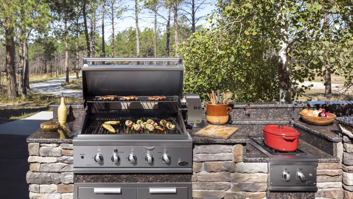 We want to enjoy our holidays in this wintery cabin in Mammoth with our favorite powerful ranges to join us.
Credit: J.Kramer Corp