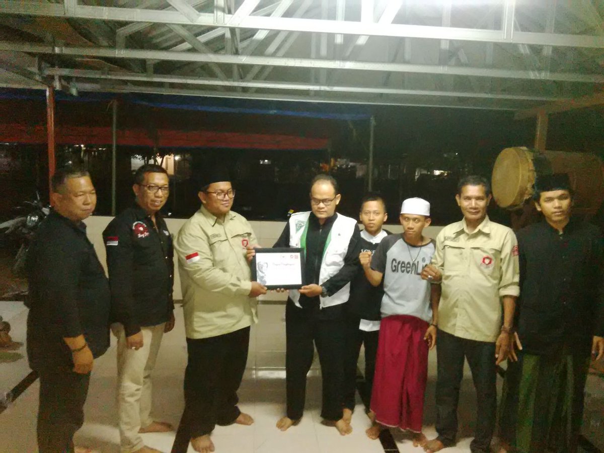Pemberian penghargaan DPD RI dari ibu <a href="/fahiraidris/">Fahira Idris DPD RI</a> karena telah membantu Bang Japar dalam akun <a href="/Dhefhoyama/">Memohon Kedamaian</a>..  #ayopulangDavid,..
