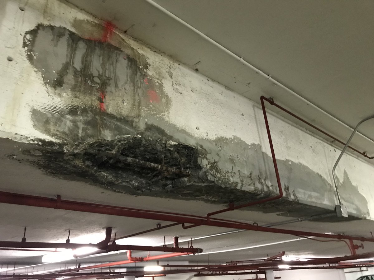 AlphaStructural's tweet image. This is spalling concrete. Water intrusion triggers the oxidation process, which in turn causes the concrete to separate and crumble away from the steel re-bar, leaving the steel exposed. #spalling #construction #concrete #repair #steel #LA #Rebar #wow