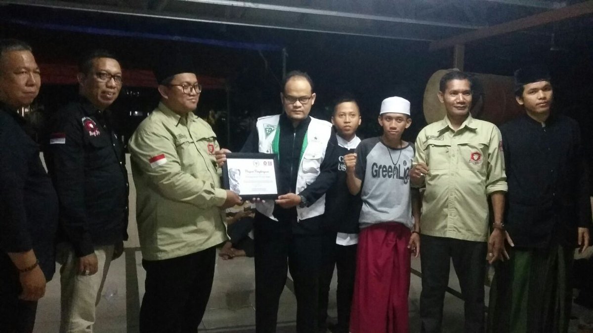 Pemberian piagam DPD RI <a href="/fahiraidris/">Fahira Idris DPD RI</a> kepada FPI Bogor membantu dalam akun <a href="/Dhefhoyama/">Memohon Kedamaian</a> yg menghina Nabi Muhammad SAW.. <a href="/Intel_FPI/">Intelijen FPI</a> @Dukungan_FPI