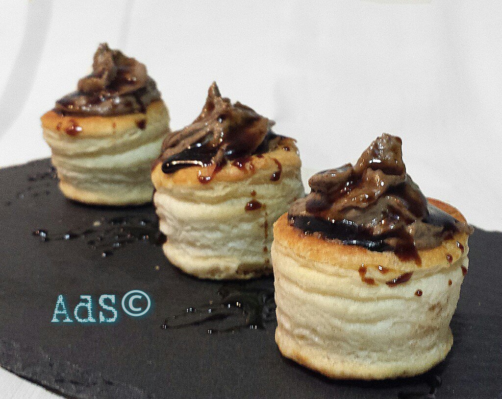AlacenadeSabor's tweet photo. Por si queréis sorprender a vuestros invitados estas #Navidades sin complicaros con recetas complicadas cómo las bombas de morcilla anteriotes, hoy os traigo otra forma más #rápida y #Sencilla partiendo de la misma base.

https://t.co/JRK5PZ8Do4 https://t.co/VCTzPaKZcr