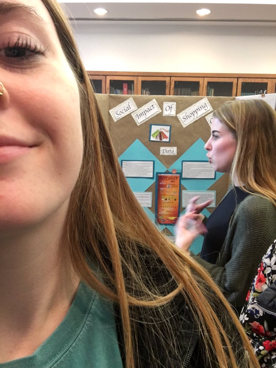 MeganCassada1's tweet image. Look how awesome our Comm department is! This is Savannah explaining how expectancy violations theroy relates to her capstone project #301 #commrocks @SaraTrask