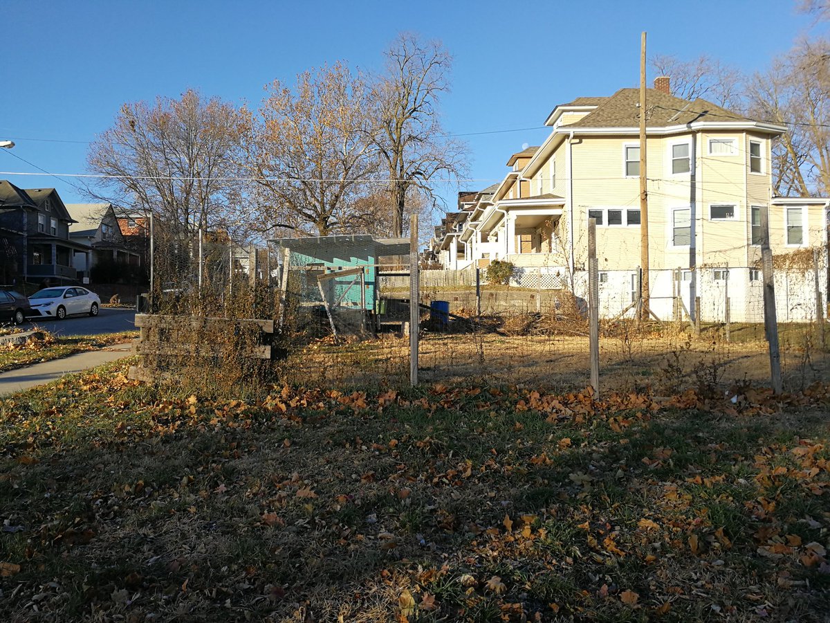 DrAliSKhan's tweet photo. Visit @BigMuddyFarm urban agriculture in Gifford Park in Omaha. Organic 🍅🌶️🥒 for our community. Know your food. https://t.co/mVMW91s6NQ