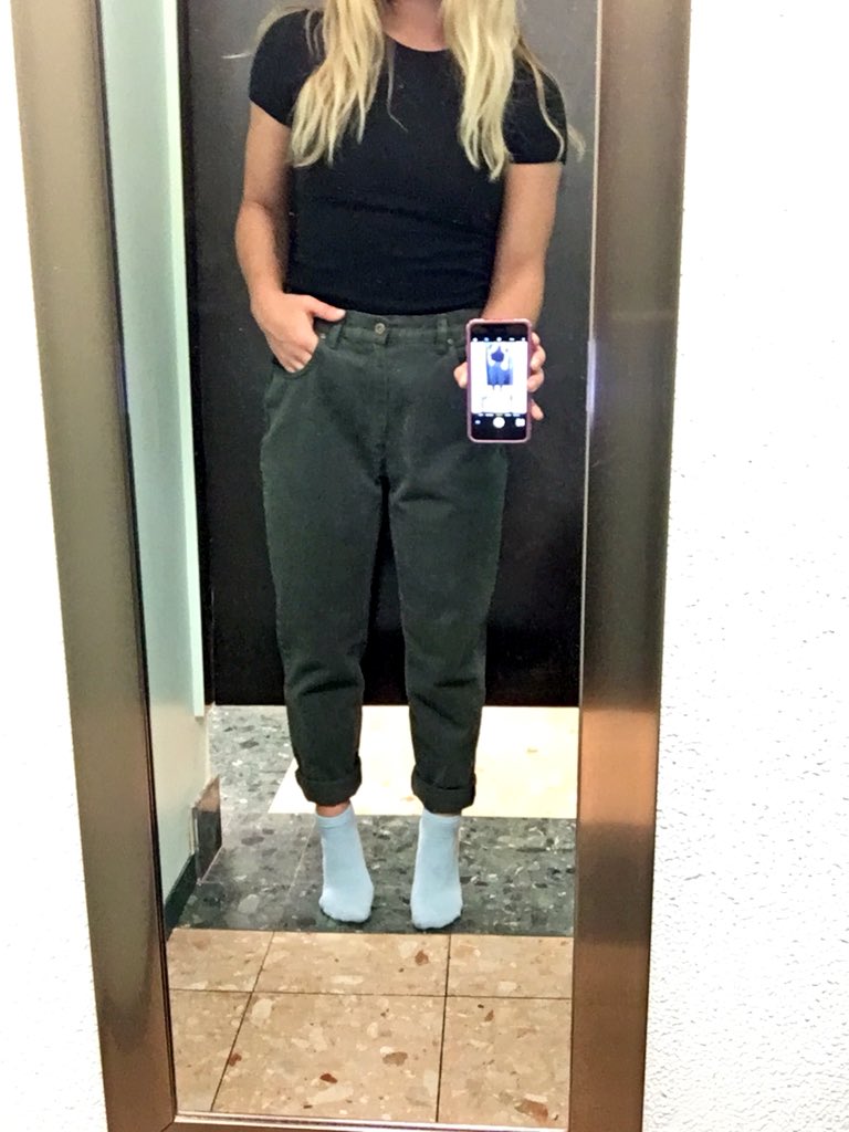amenamenemes's tweet photo. I have the best consignment store behind my house and just got a pair of tapered jeans that fit my waist for 3$ #nu2u https://t.co/SlDsUmtf5U