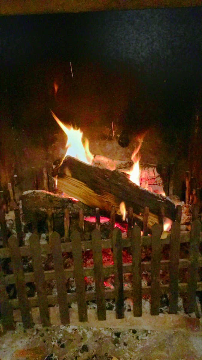 The_Taps's tweet photo. Baby it’s cold outside🎶❄️ But not in here @The_Taps 🔥here’s our current beer&amp;cider menu https://t.co/kXysNemm67
