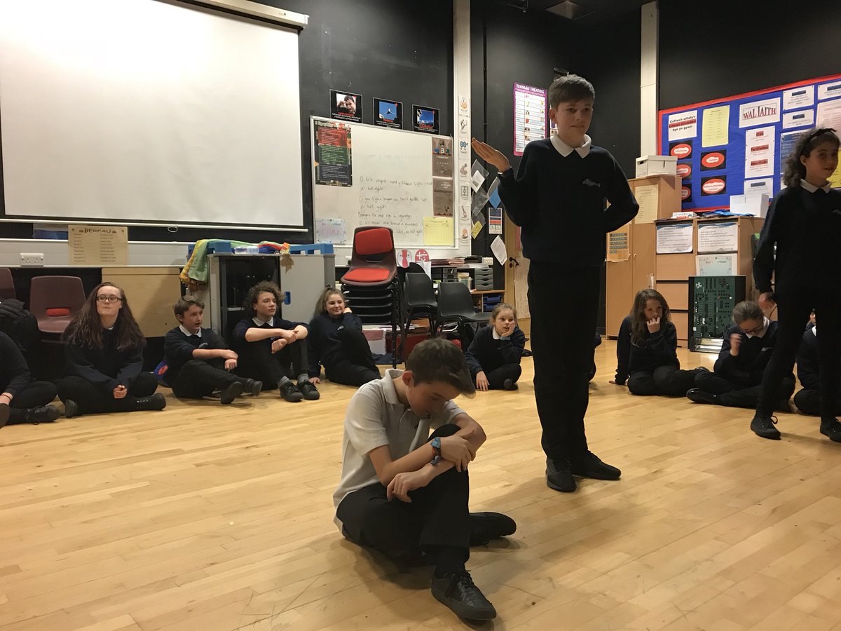 🌟🌟🌟🌟🌟🌟🌟🌟🌟🌟🌟🌟🌟Brysur yn ymarfer. Cast busy rehersing reh#hawliorllwyfan#centrestage