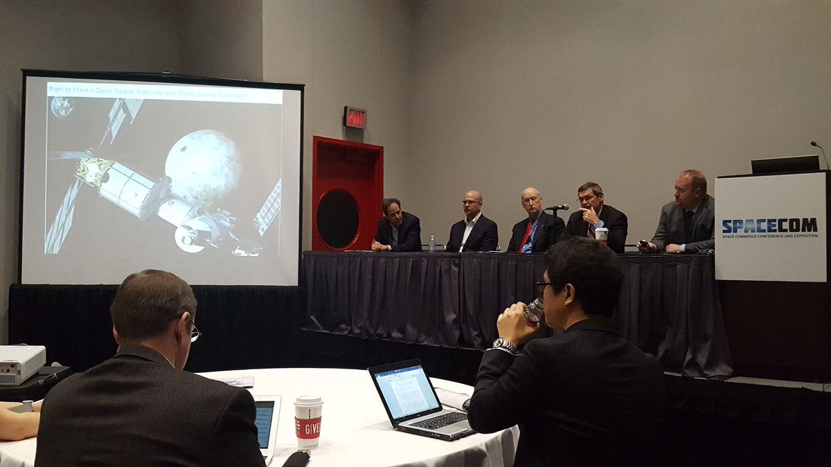 RockeTony87's tweet image. It's an exciting time in Human Spaceflight, from Low Earth Orbit to Deep Space Gateway! #BoeingSpace #pathtomars #journeytomars