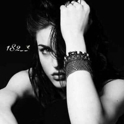 يوما ما سـ يخبركـِ الهوى أنني زرعتكـِ في دمي!
 ﺣــﻴﻦ ﺁﺁﺷﺘــﺎﻗــك
ﻳــﻨﺰﻑُ ﻗﻠﺒـــﻲ ﺣﻨﻴﻨــﺎ ... ﺗــﺂﺁﻥُ ﺭﻭﺣــﻲ ﺷﻮﻗـــﺎً