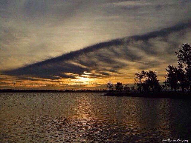 SteerMark's tweet photo. WARNING:
Pretty sunsets contain high levels of HeavyMetal nanoparticulates.
Side effects may include: #Alzheimer's, #Parkinson's #Dementia, #RespiratoryIllness, #NeurologicalDisorders, 
#Heart disorders &amp;death. 

@OpChemtrails @HealthRanger https://t.co/Ngfd6JMCzu