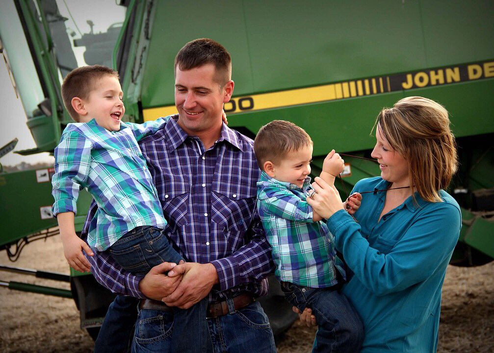 UptownFarms's tweet image. @realDonaldTrump The Ag economy is particularly challenging for young and beginning farm families like ours.  We depend on NAFTA to keep farming!  #Farmers4NAFTA  #mocorn #mosoy