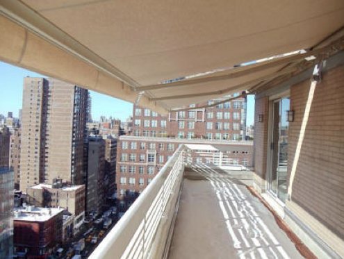 gssawning's tweet image. To ensure your awning will make it through winter and be ready for spring, it needs to be properly taken care of. Clean it by brushing and hosing off debris and leaves before storing it. #Awnings #AwningAdvice #Winter #Home #Westchester #NY