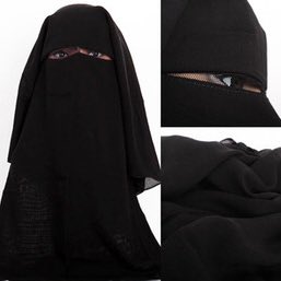 천주교나 이슬람교나 똑같이 여혐이 깊숙이 내제되어 있음. 지들이 아랫도리 관리 못하는 걸 여자 탓하면서 머리에 뭘 덮어 씌움ㅇㅇ

미사보: 여자만 씀. 왜? 남자를 유혹해 음심을 품게 만들 수 있어서.
차도르: 여자만 씀. 왜? 남자를 유혹해 음심을 품게 만들 수 있어서.