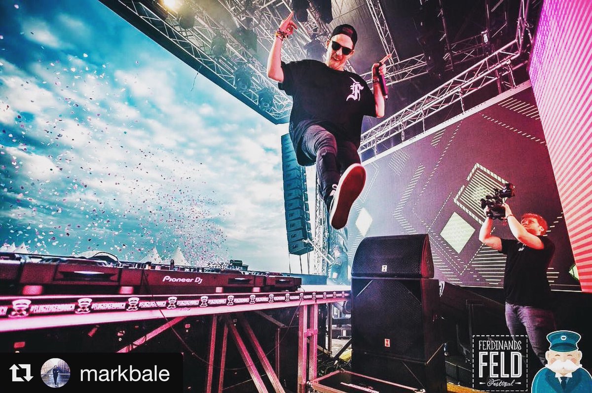 2 MORE DAYS!
<a href="/DjMarkBale/">Mark Bale</a> x <a href="/tondonx/">Ton Don</a> 
“Beat Em Up!”
Available Friday
Pre-Save Today
smarturl.it/beatemup