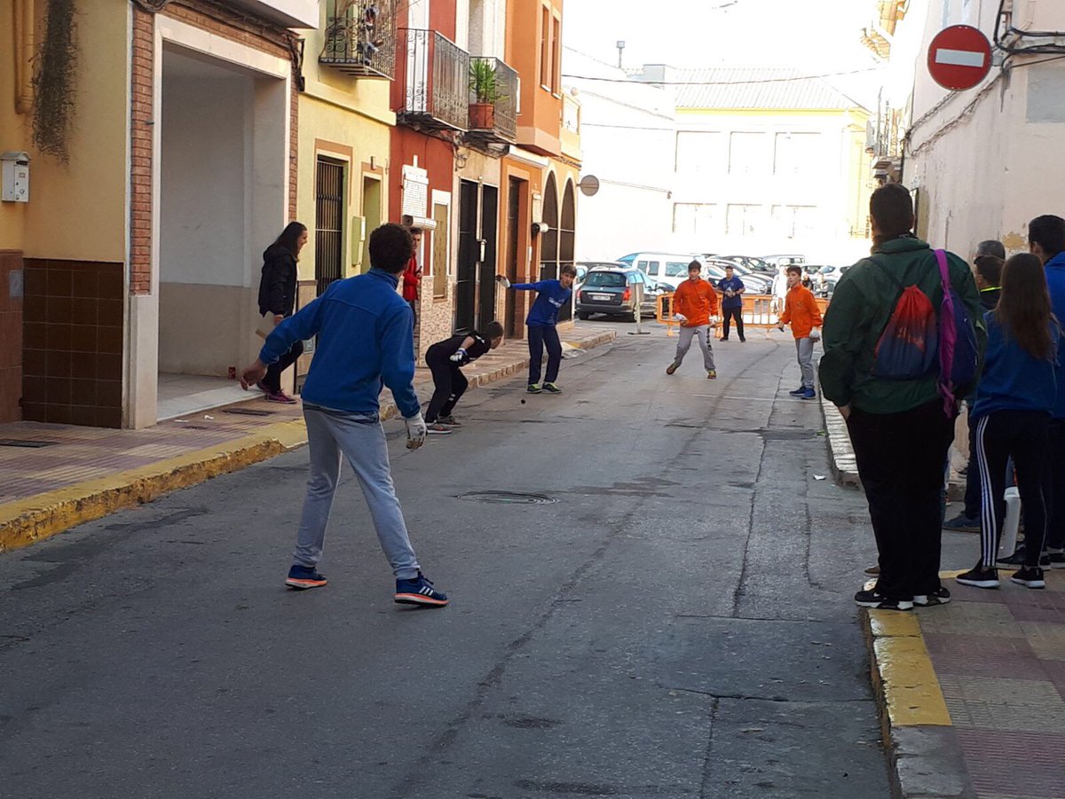 JLF_Cullera's tweet photo. 👉Hui s'ha celebrat el I Campionat de Pilota Valenciana al Carrer Alboraia del barri del Raval. Recuperem tradicions! #pilotavalenciana https://t.co/fbSUqc5ack