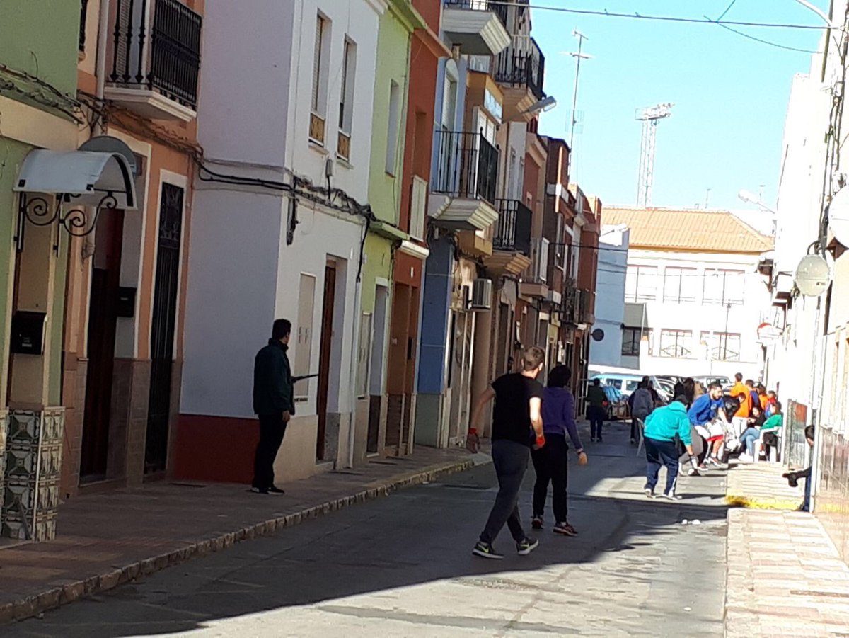 JLF_Cullera's tweet photo. 👉Hui s'ha celebrat el I Campionat de Pilota Valenciana al Carrer Alboraia del barri del Raval. Recuperem tradicions! #pilotavalenciana https://t.co/fbSUqc5ack