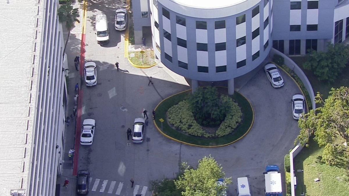 #BREAKING MDFR responding to scene of an officer shot in NW Miami-Dade bit.ly/2AdvRbo?utm_so… https://t.co/uZyA85TqlH