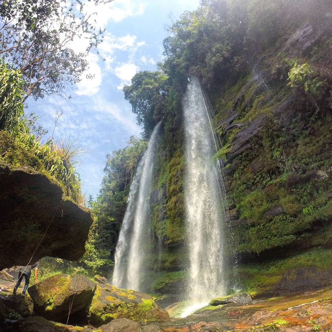 AmorPorElLlano's tweet photo. Caño Canoas, cascadas con más de 30 mt de altura, ubicadas en la Serranía de la Macarena (Meta) https://t.co/BRmkkro8dc