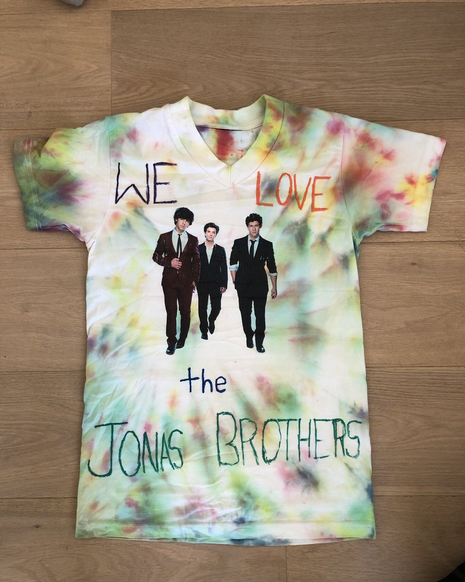 savlevin's tweet image. Cleaned out my closet... realized my artistic abilities peaked in 2009. Love you guys forever @nickjonas @joejonas @kevinjonas