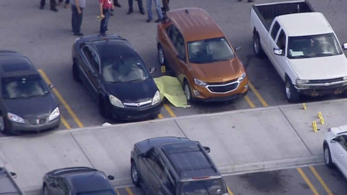 #UPDATE Officer shot at NW Miami-Dade Walmart is in GOOD condition bit.ly/2AdvRbo?utm_so… https://t.co/NxhPQ0RyV2