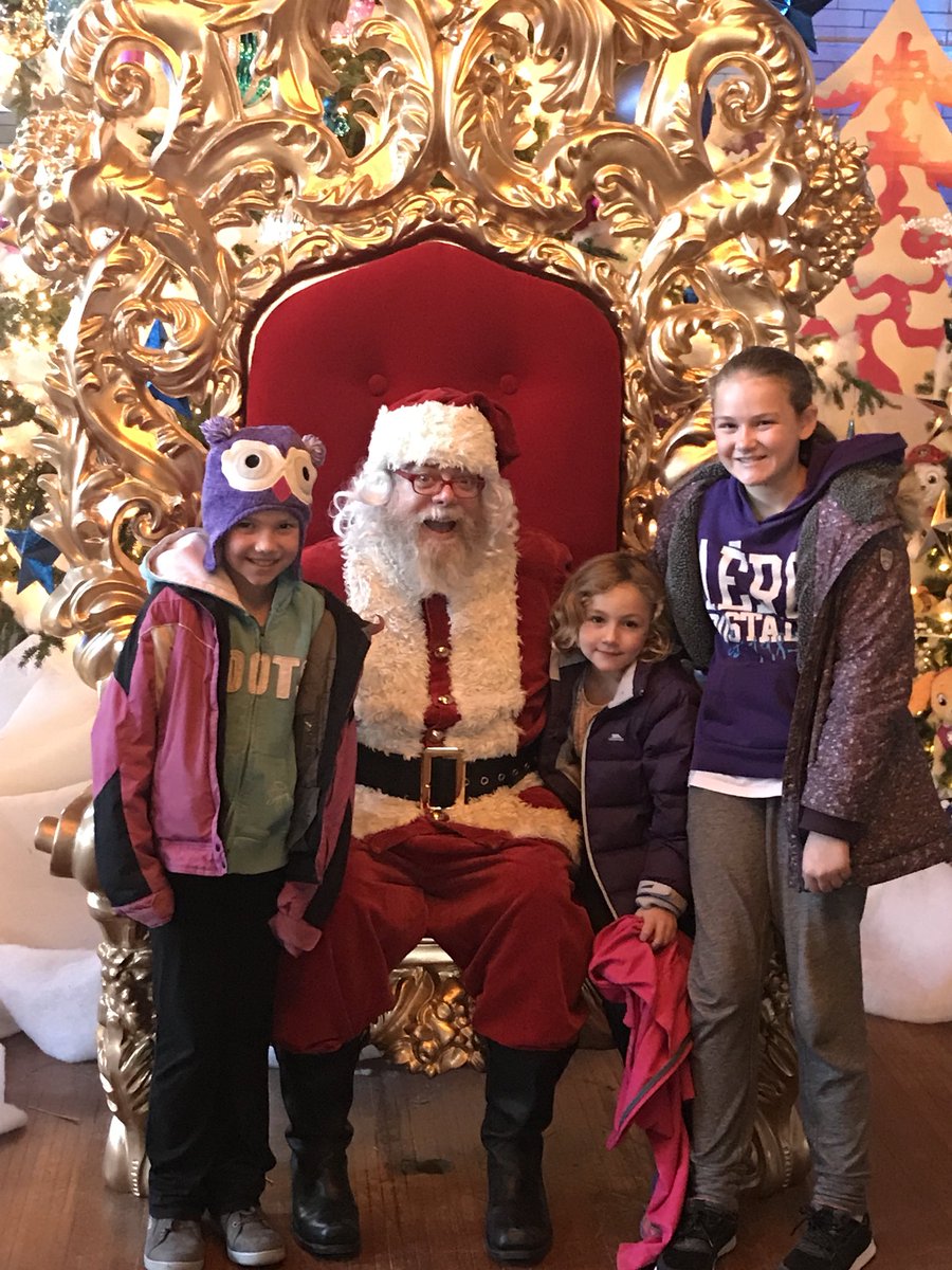 bmoore77's tweet photo. Hangin’ with Santa! @CasaLomaToronto #FamilyFun #ConferenceFamily https://t.co/xGM08If10p