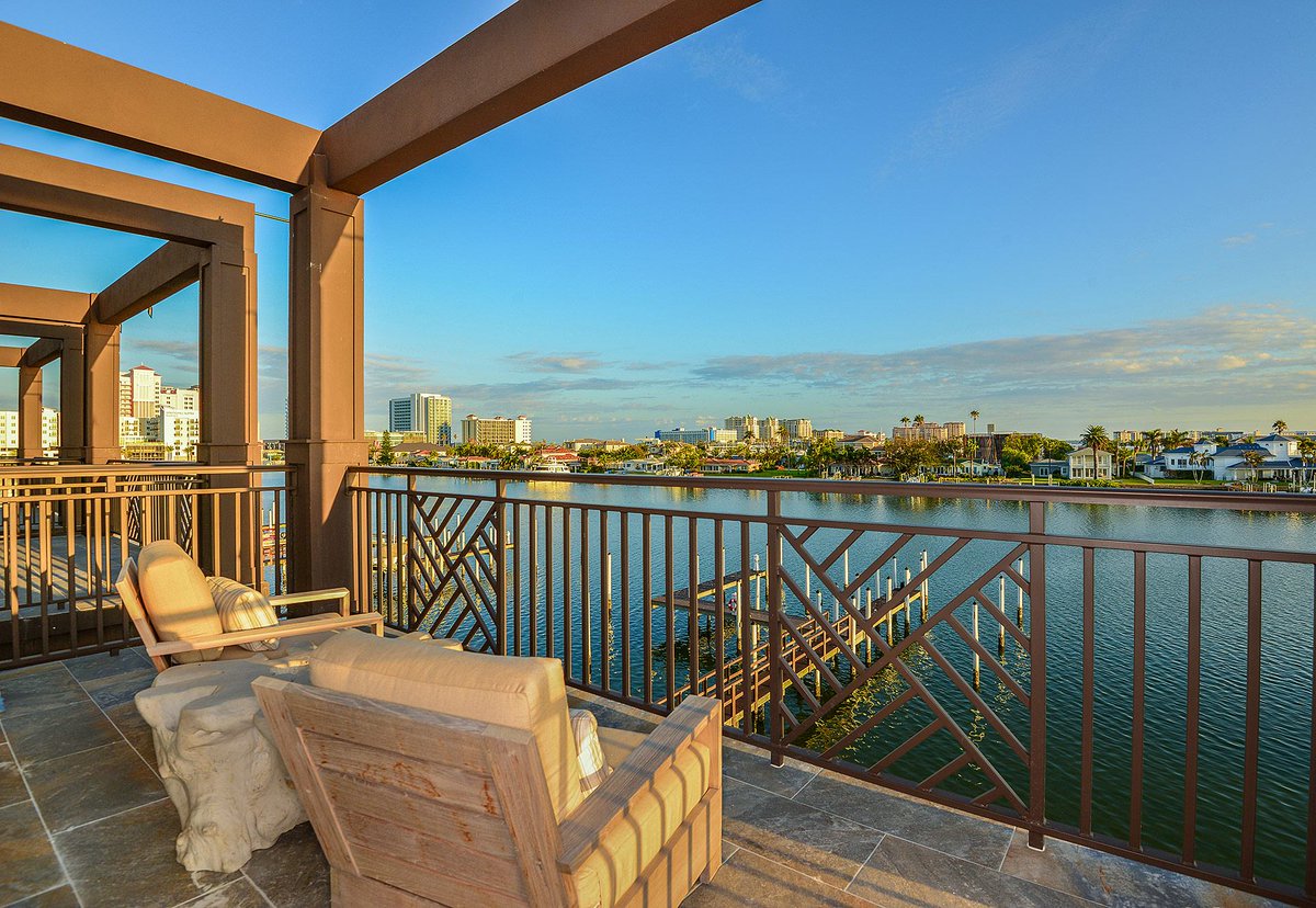 BHHSFPG's tweet photo. Intracoastal waterfront views, endless sunsets, and contemporary living.... what more could you ask for?๐ซ https://t.co/00MbxnPV2H
#BrightwaterBlue #LuxuryCollectionFL #Luxury #LuxuryLiving #ClearwaterBeach #BHHS #FloridaPropertiesGroup https://t.co/VURLXgalry