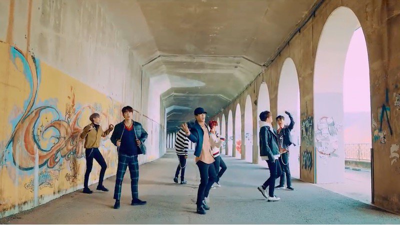 aigoo_hye's tweet photo. [#INFO] O @GOT7Official MOSTRA SEUS MOVIMENTOS SUAVES NO VÍDEO DE PERFORMANCE 'TEENAGE'
CONFIRA: https://t.co/ByExzvEJpf
#KPOP #GOT7 #Tennage https://t.co/e2lLoMvNGM