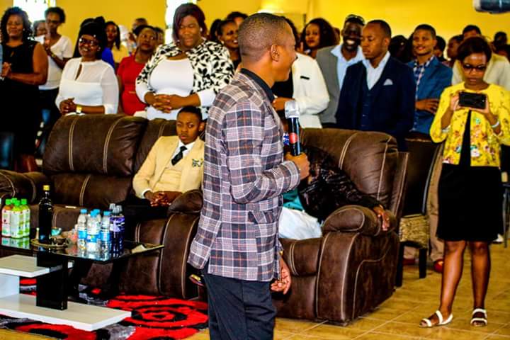 Liselikanyanga's tweet photo. Even though i watched u 4rm miles away.I still felt a part of the service. Highly blessed. I am excited about wat God is doing in both ur lives.It was indeed a double impact service @RuwachAngel01  @IsaiahSovi u are indeed sons of your Father @UebertAngel &amp; Mother @BeverlyUAngel https://t.co/gAGUkyrMBM