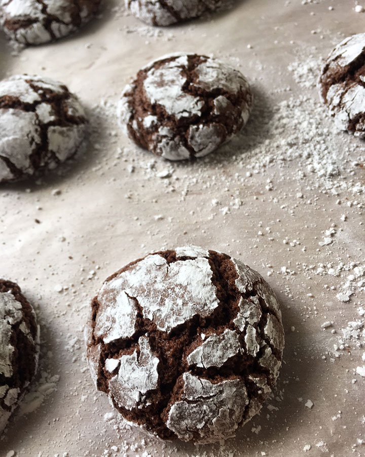 Sweet_Goodie's tweet photo. You need to make these decadent chocolate cookies for the holidays! #chocolatecracklecookies https://t.co/K77E24p2eC https://t.co/BT6Jd8pdqZ