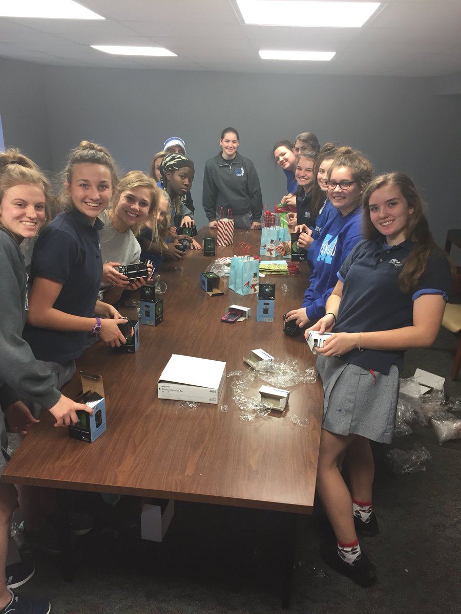 MMHBobcats1's tweet photo. We are two days into our “Week of Service,” inspired by the Anthony Munoz Service Challenge! #AMFChallenge #mercyinspires 💙 https://t.co/NuYnLx5w8K