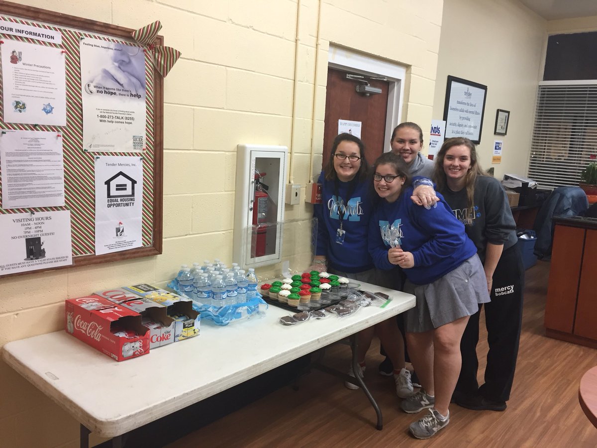 MMHBobcats1's tweet photo. We are two days into our “Week of Service,” inspired by the Anthony Munoz Service Challenge! #AMFChallenge #mercyinspires 💙 https://t.co/NuYnLx5w8K
