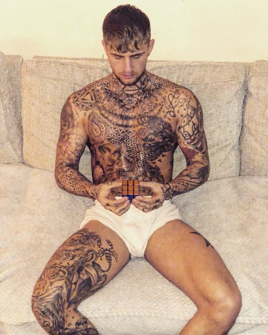 Watch Tattooed knitter's leaked NSFW photo on TwXstars